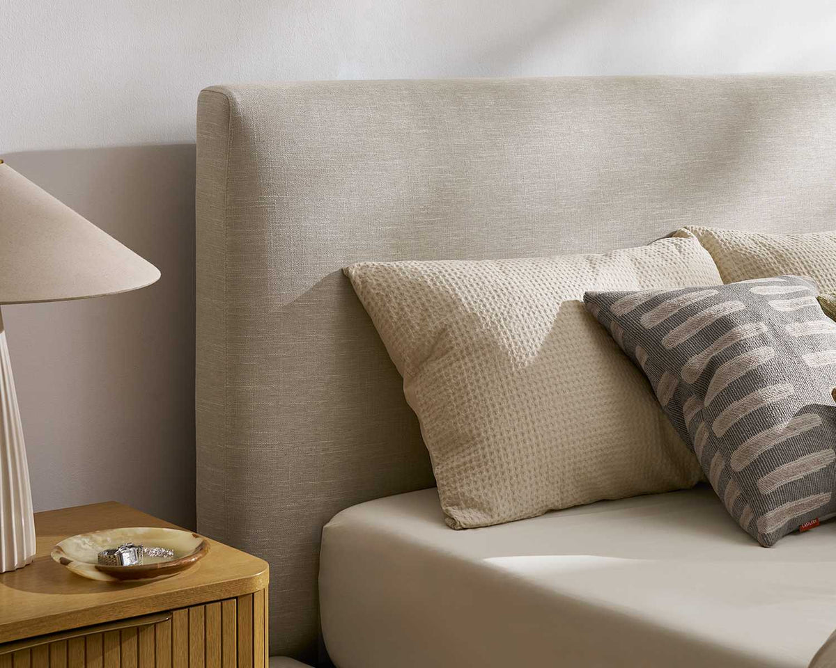 Miyo oat headboard detail