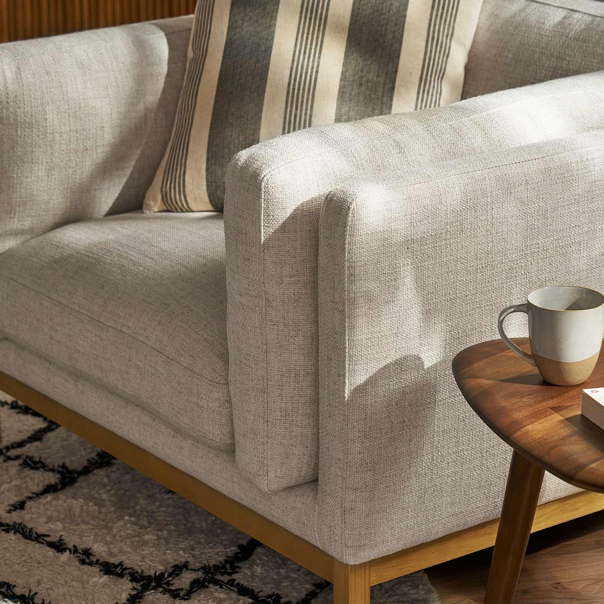 Owen armchair photo 6