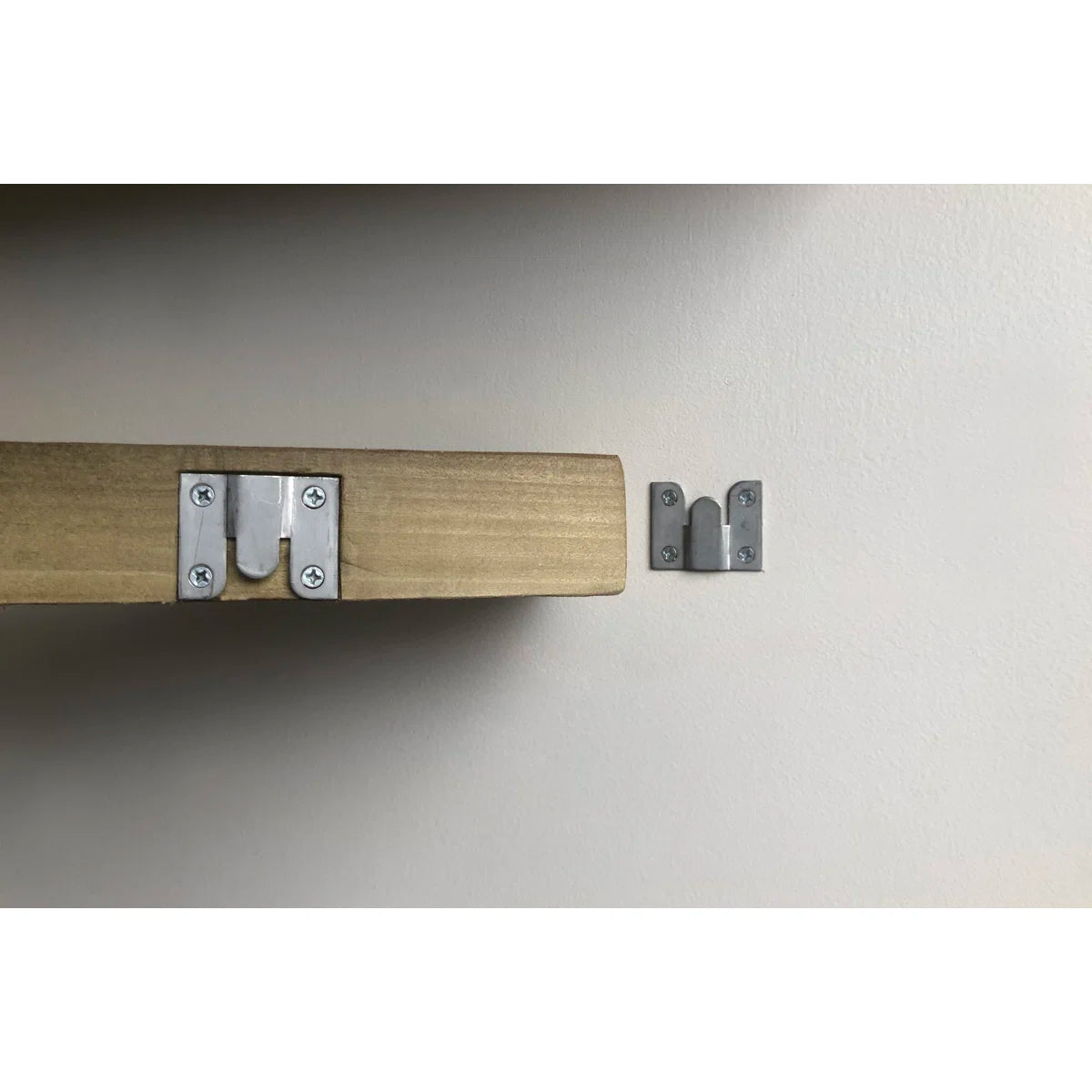 Hidden bracket of the Joao shelf